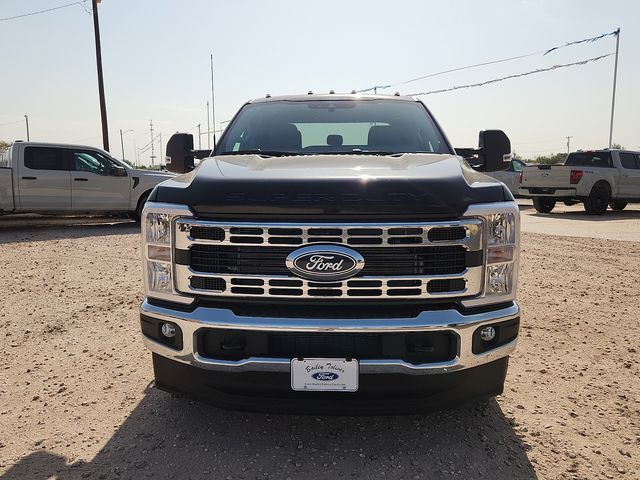 2027 Ford F-350 XLT