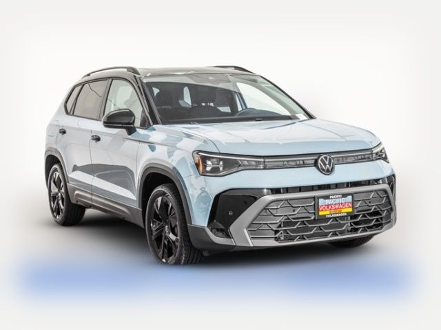 2027 Volkswagen Taos SE Black
