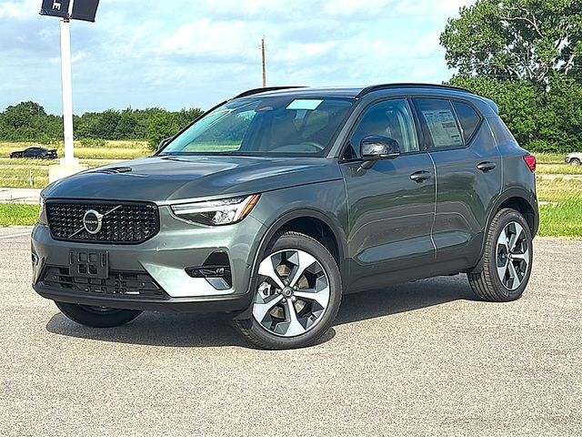 2026 Volvo XC40 Plus